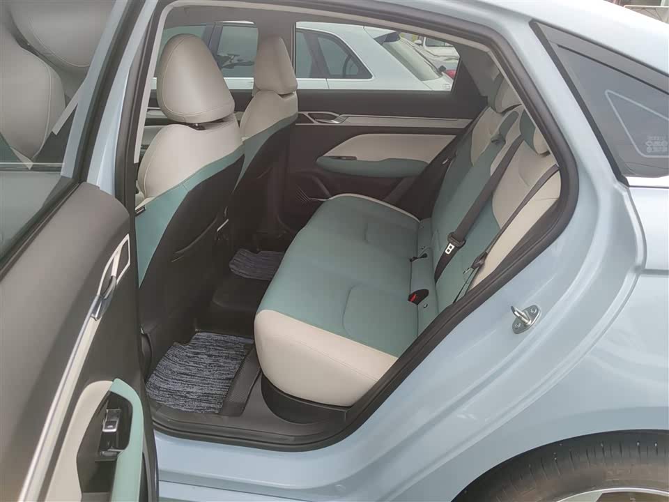 Geely Emgrand L HiP Geely Emgrand L HiP