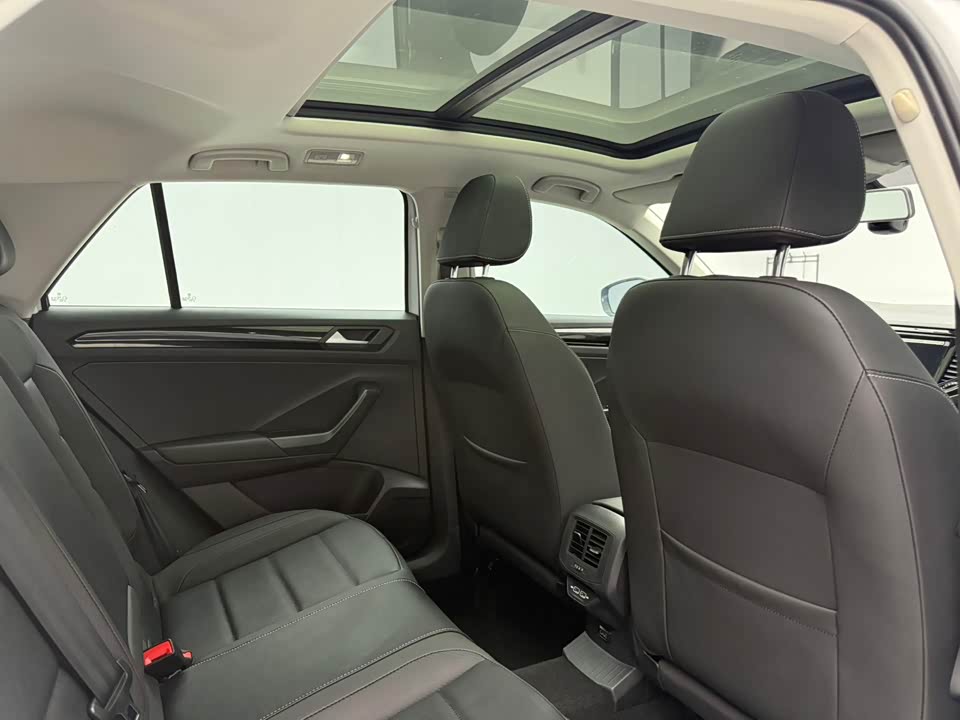 Volkswagen T-ROC exploring Songs