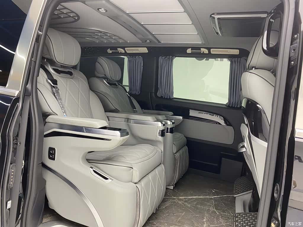Mercedes-Benz 7, 2024 23