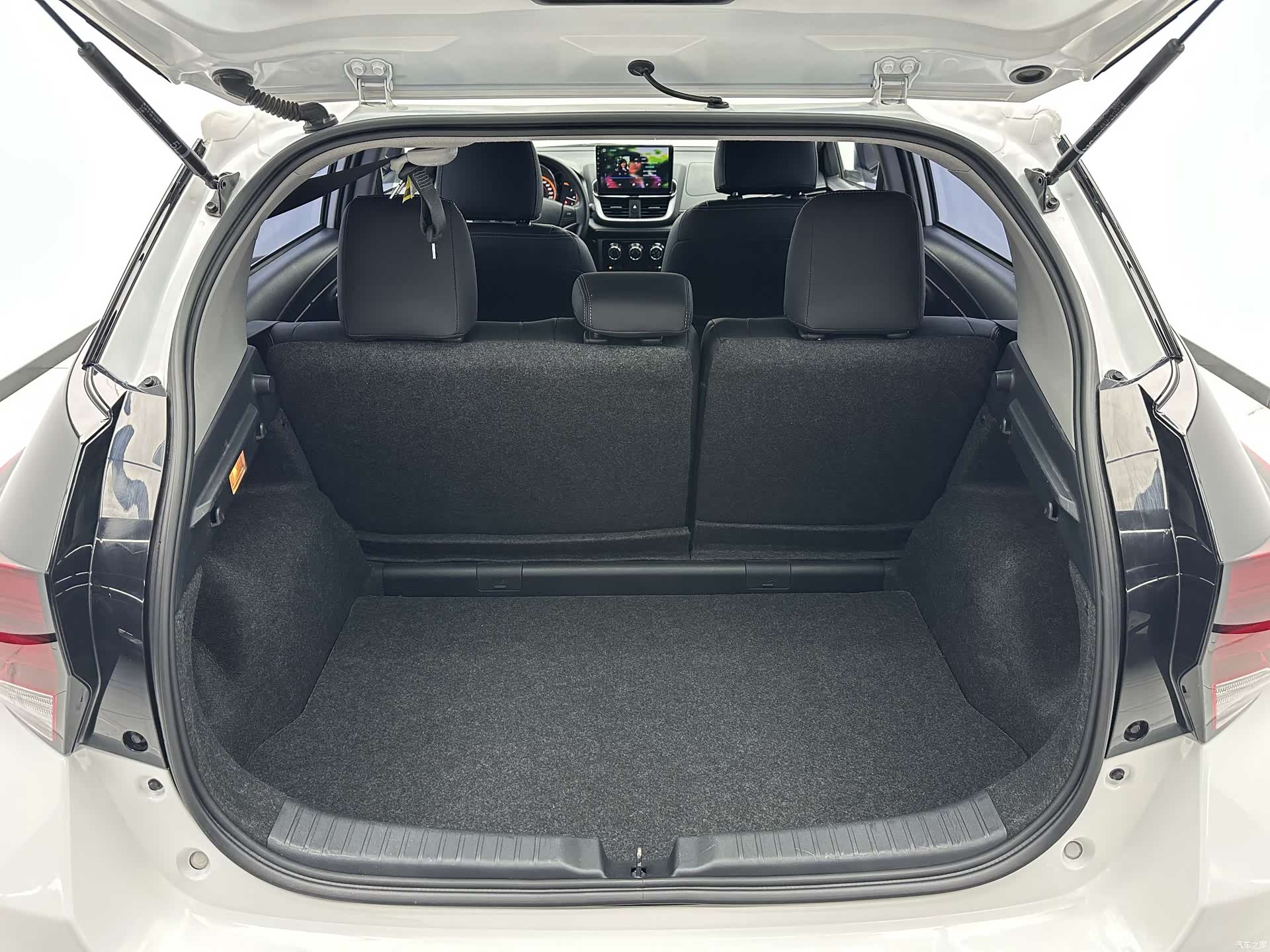 Toyota YARiS L, 2022 16