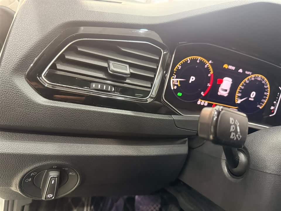 Volkswagen T-ROC exploring Songs