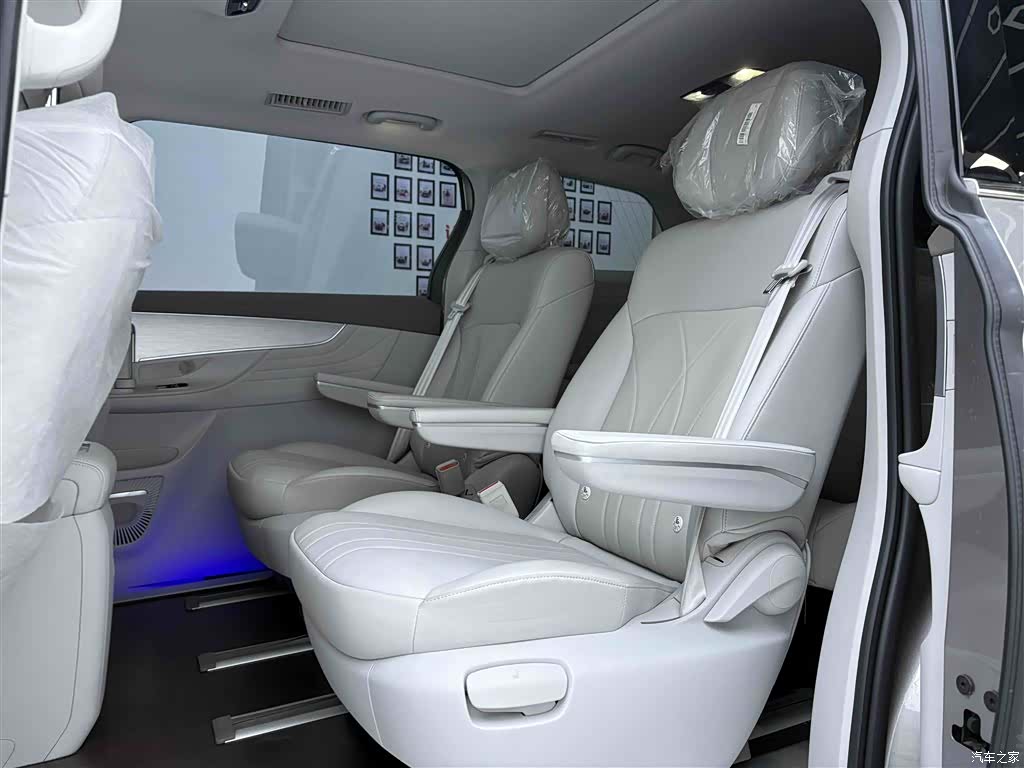 Roewe iMAX8, 2025 18