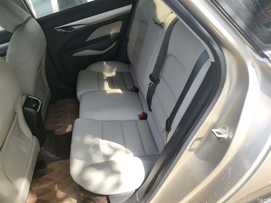 Geely Binray, 2019 17