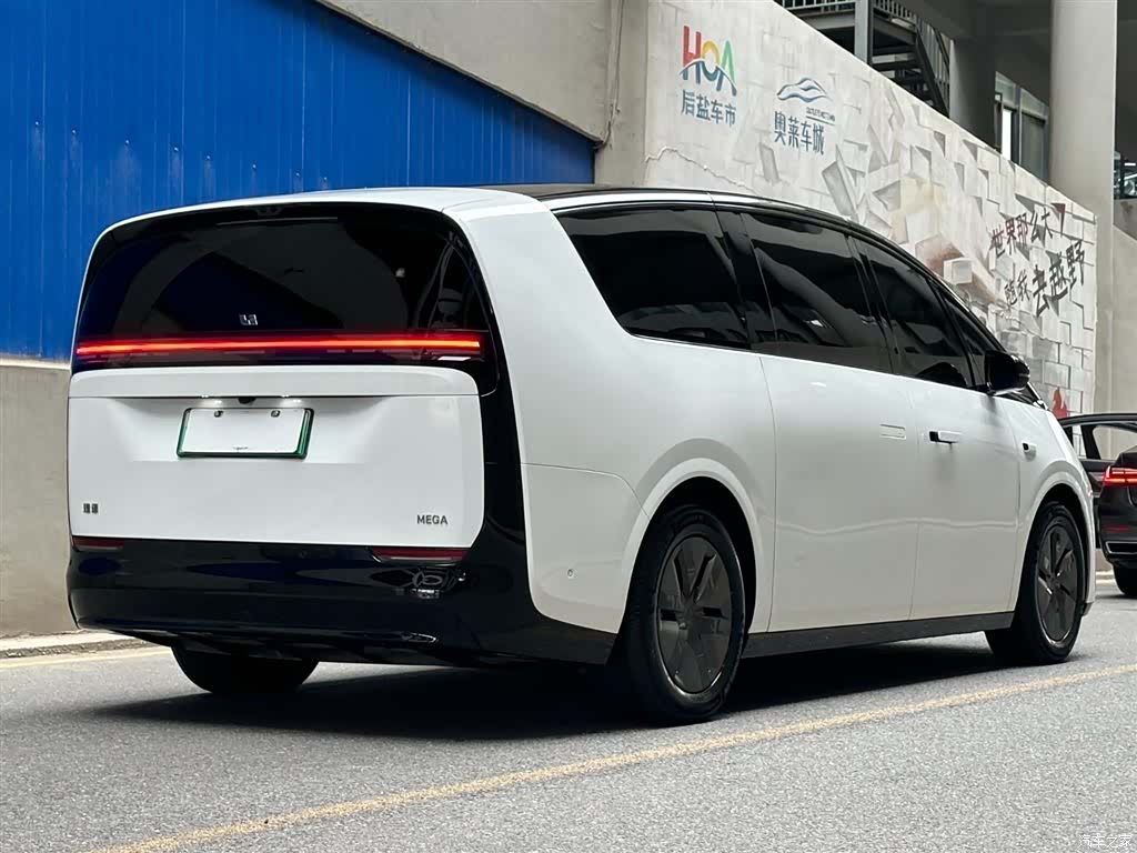 Li Auto MEGA, 2025 все фото