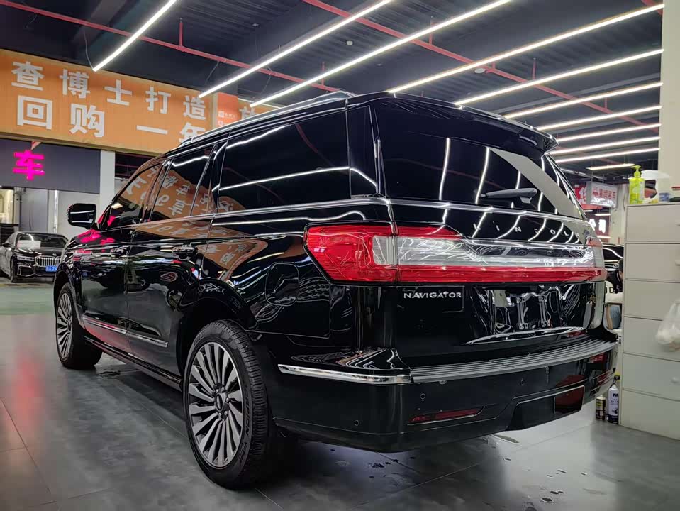 Lincoln Navigator