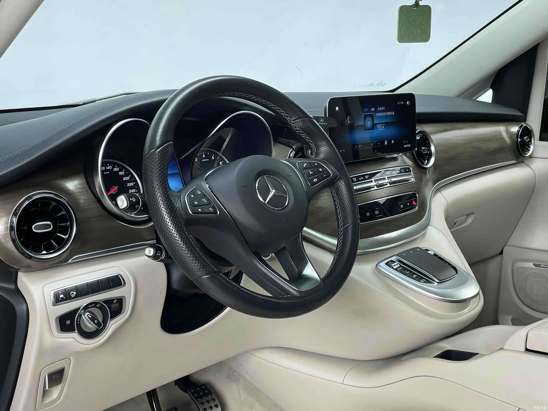 Mercedes-Benz V-Class, 2022 22