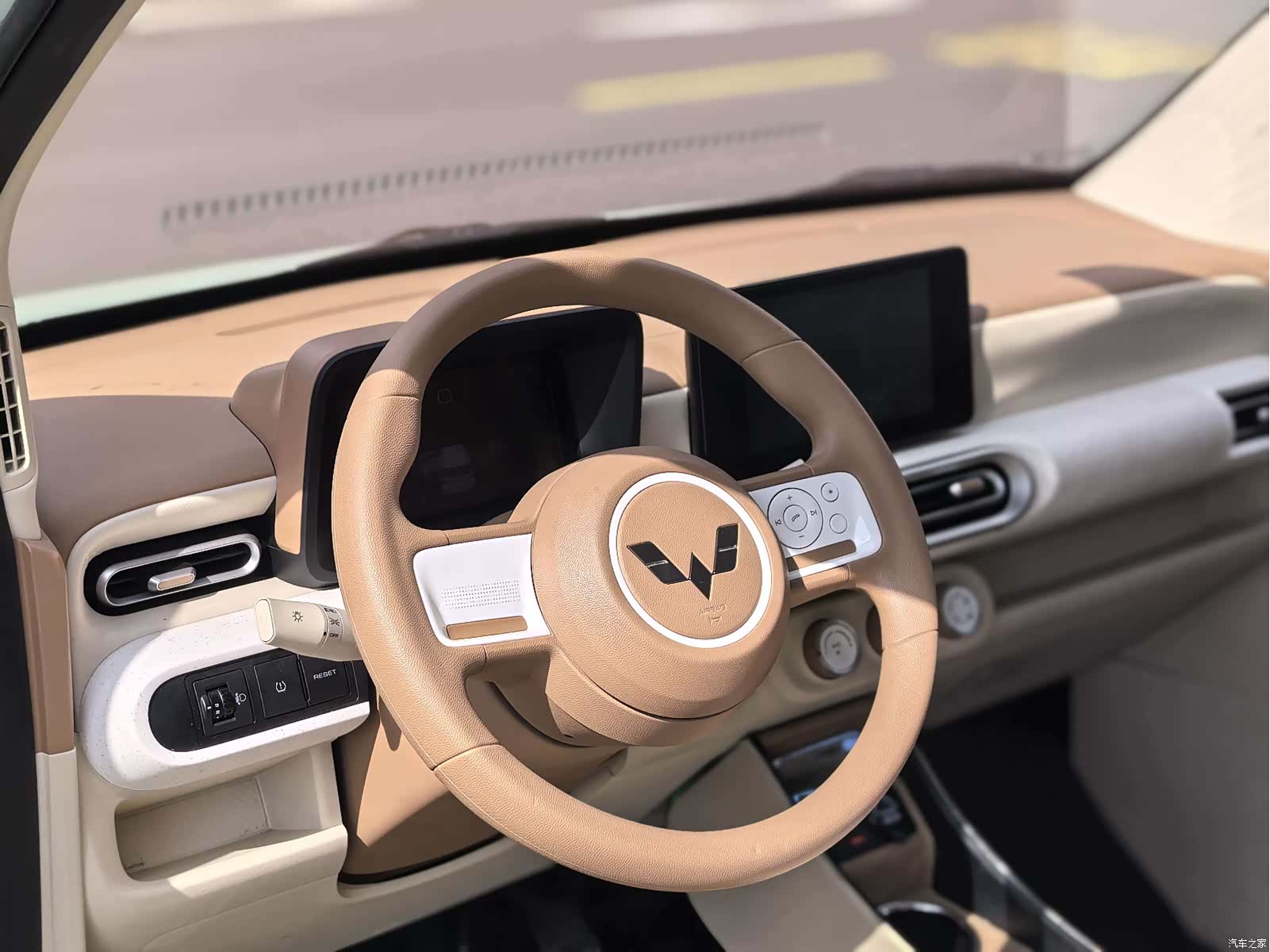 Wuling MINIEV, 2024 10