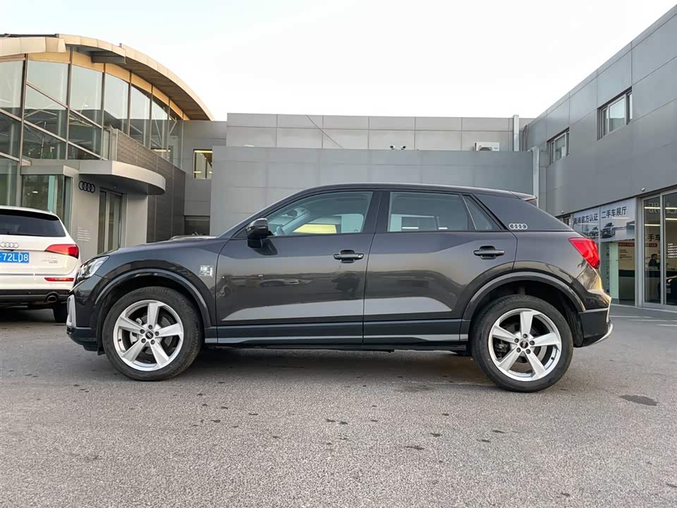 Audi Q2L
