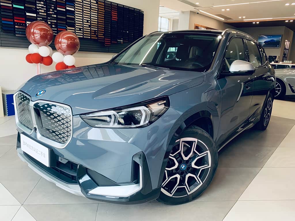 BMW iX1