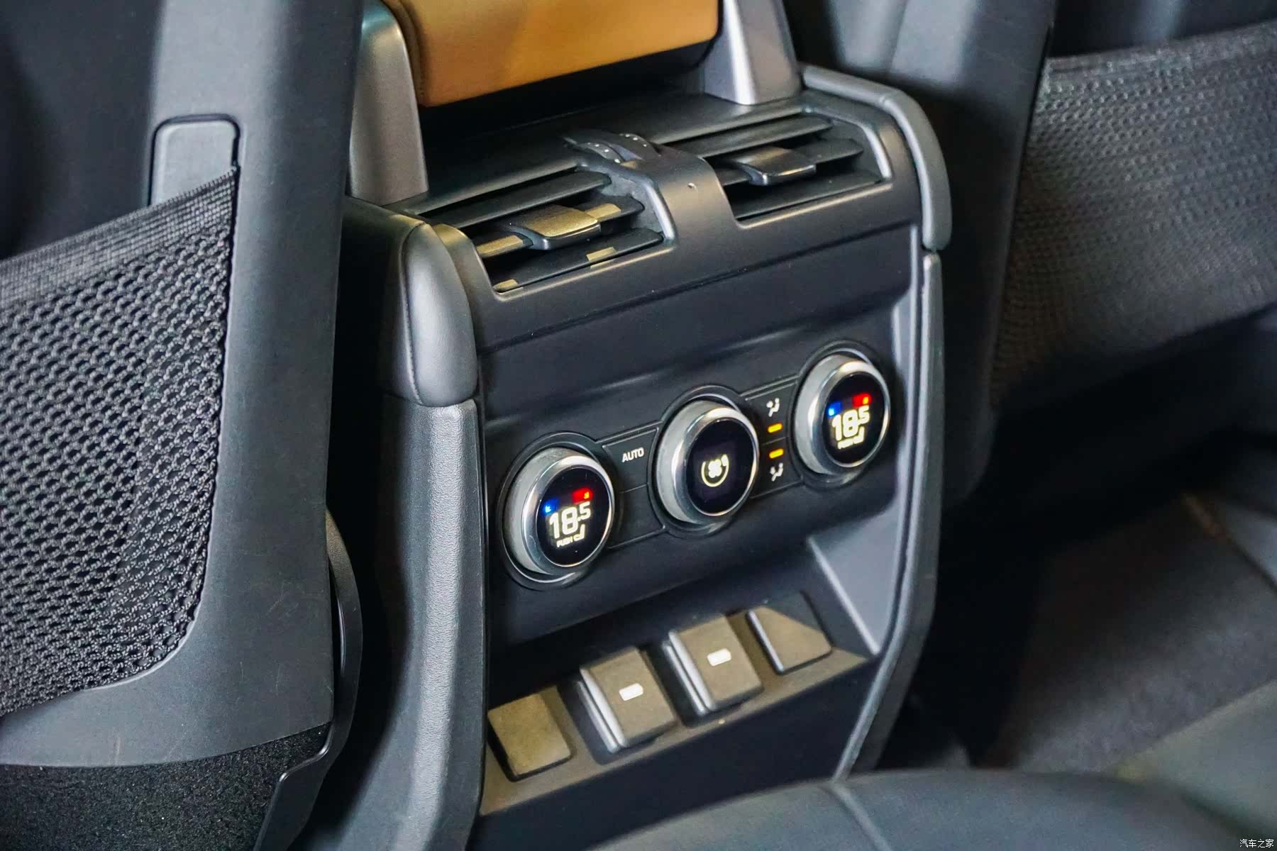 Land Rover Defender, 2023 14