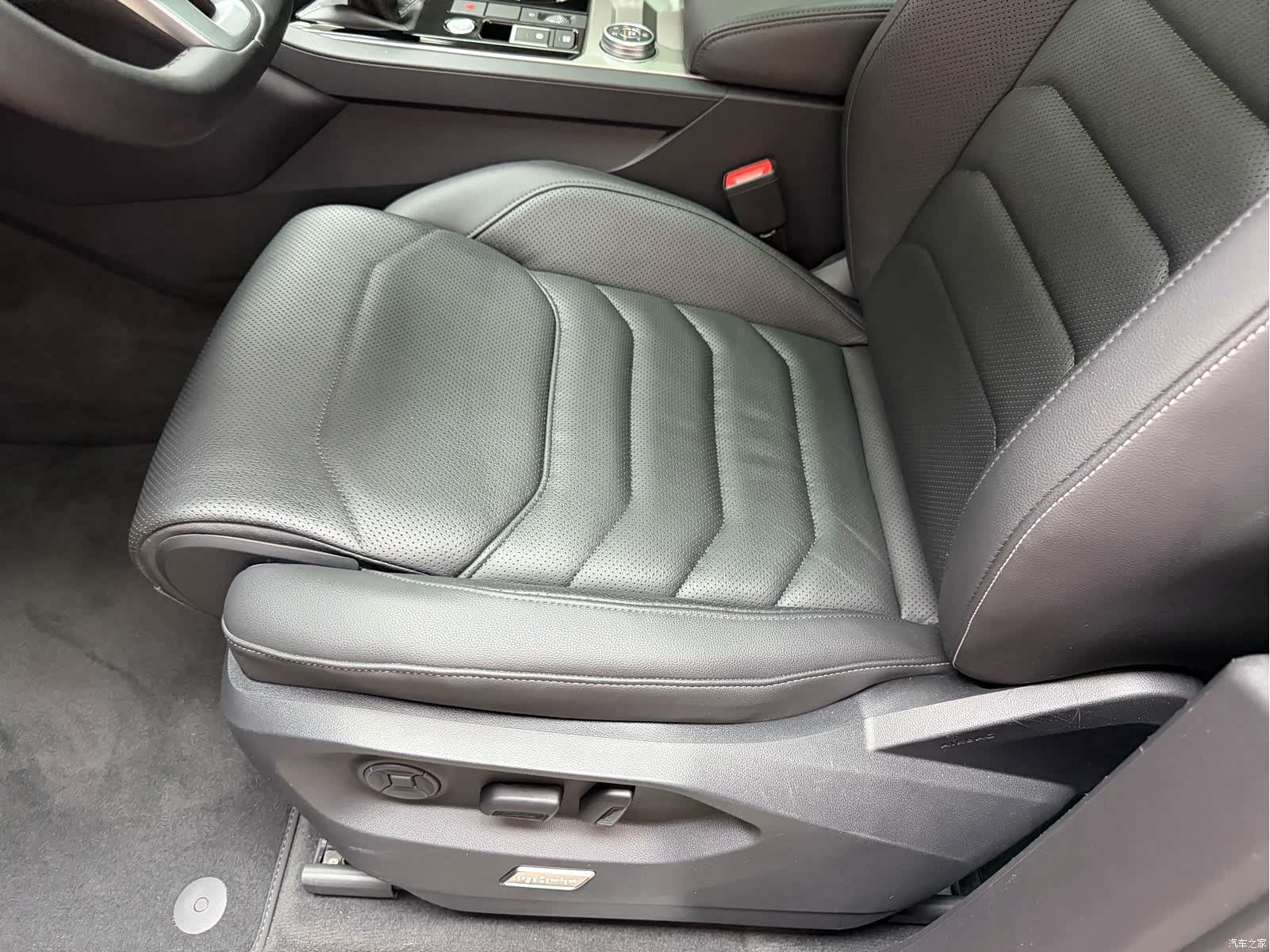 Volkswagen Touareg, 2019 12