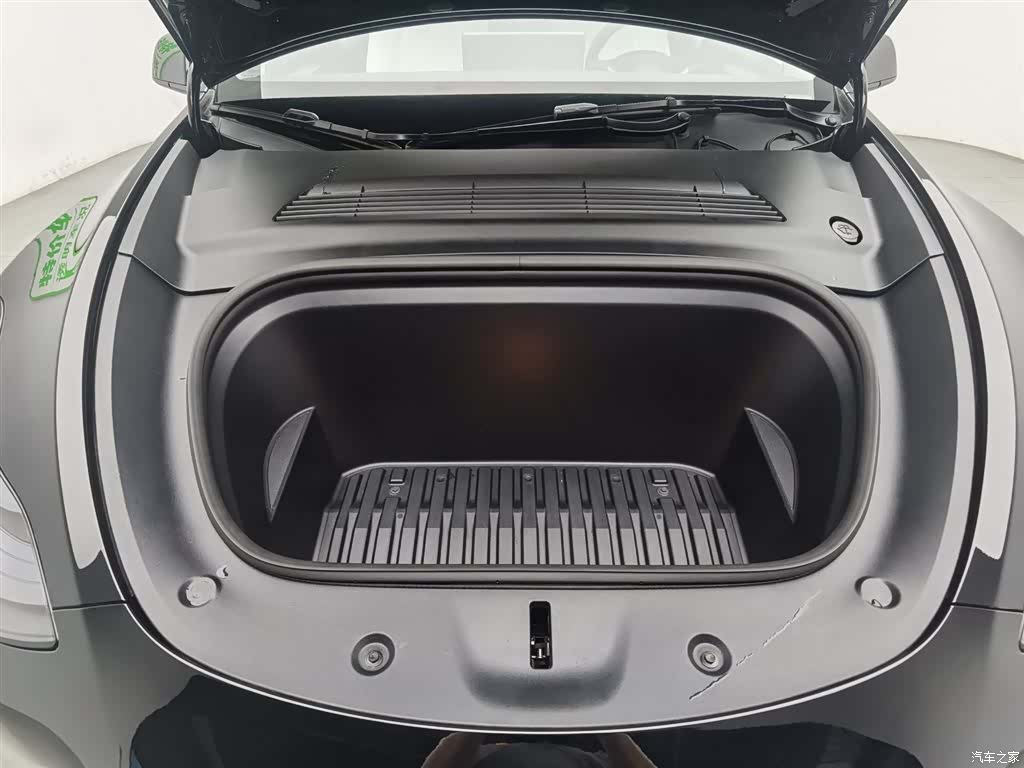 Tesla Model Y, 2024 6