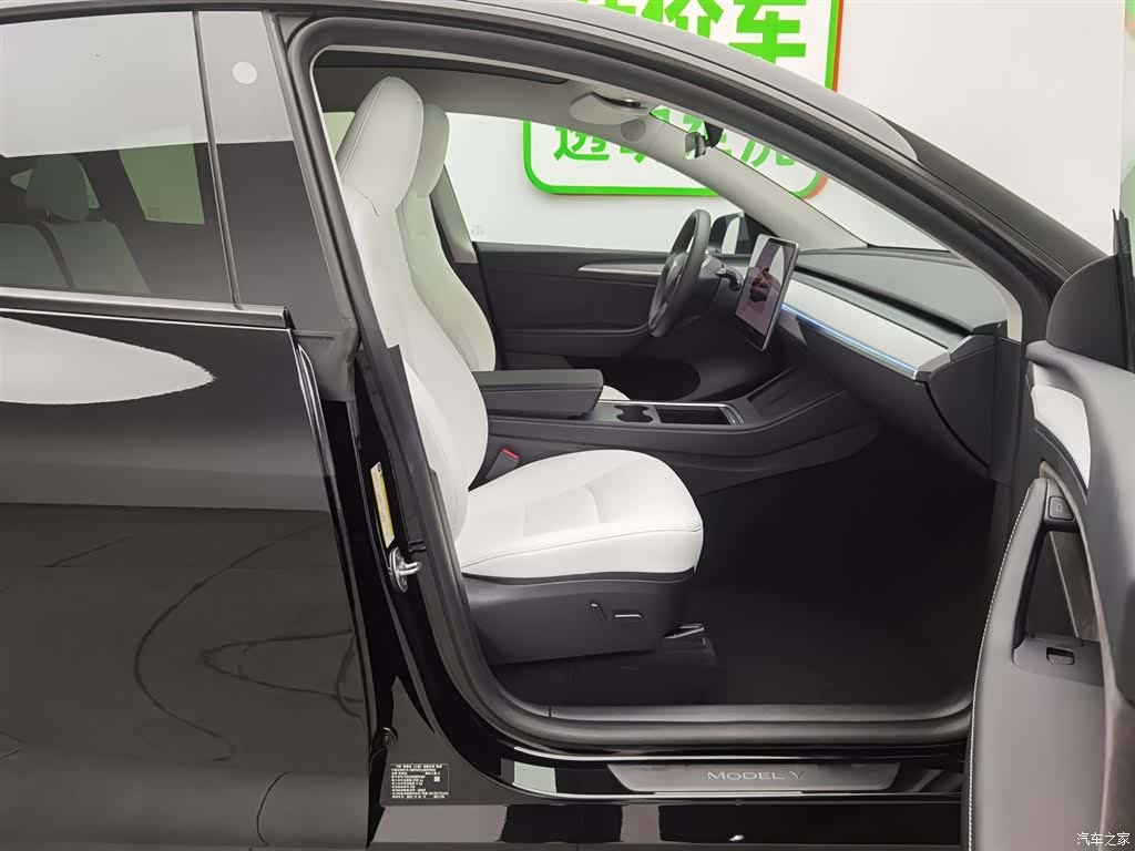 Tesla Model Y, 2024 23