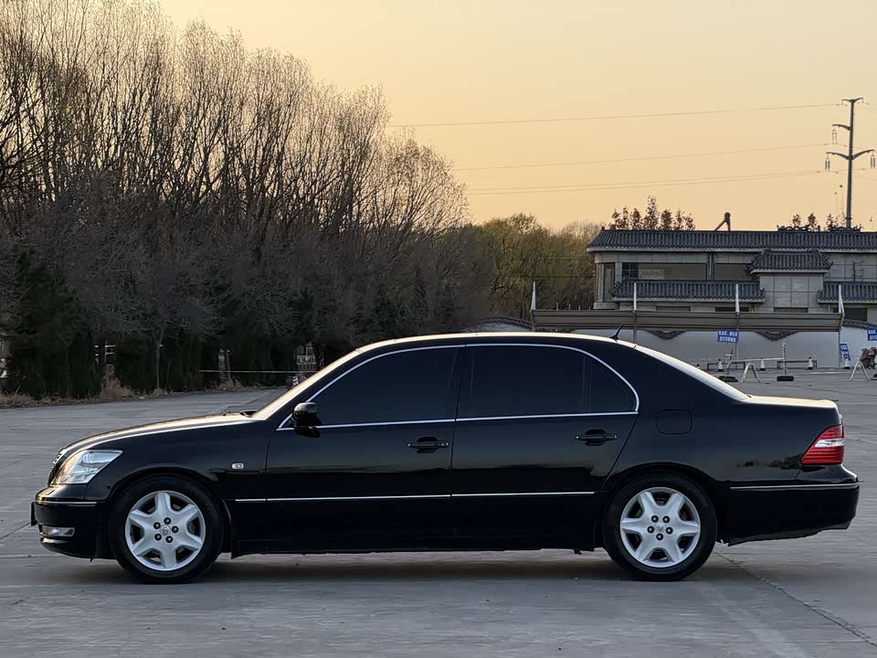 Lexus LS