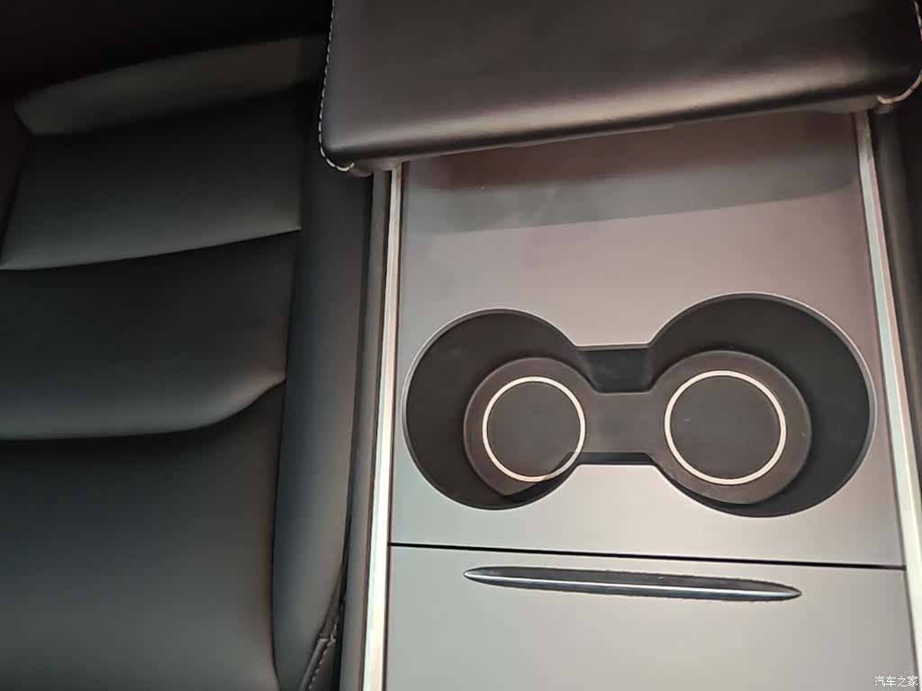 Tesla Model Y, 2023 9