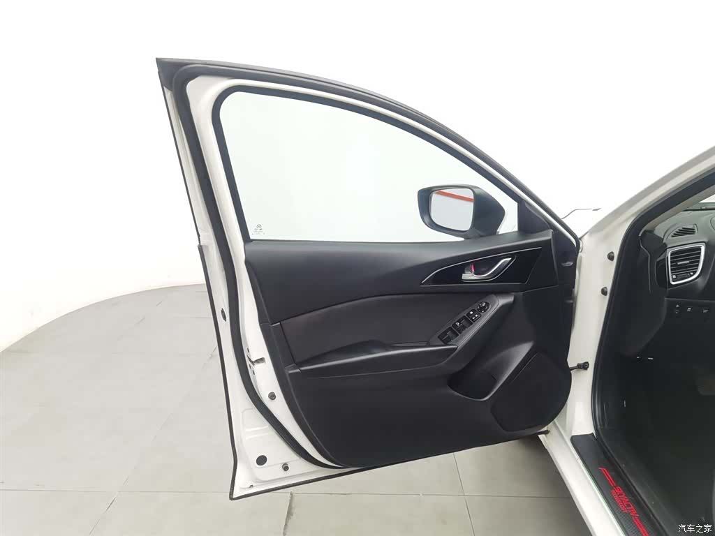Mazda Mazda3, 2016 8