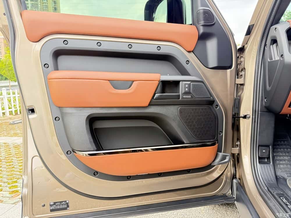 Land Rover Defender, 2026 7