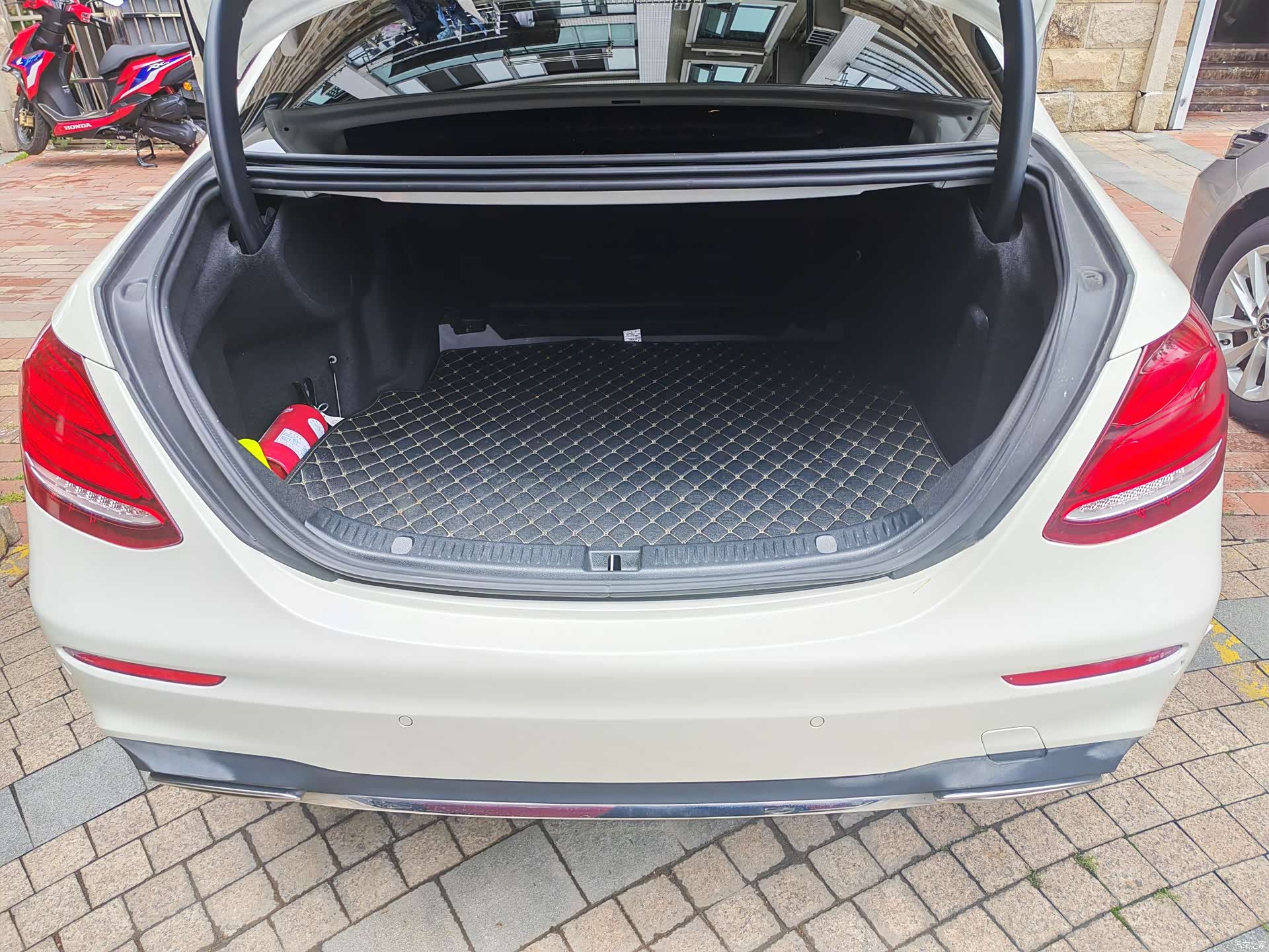 Mercedes-Benz E-Class, 2019 22
