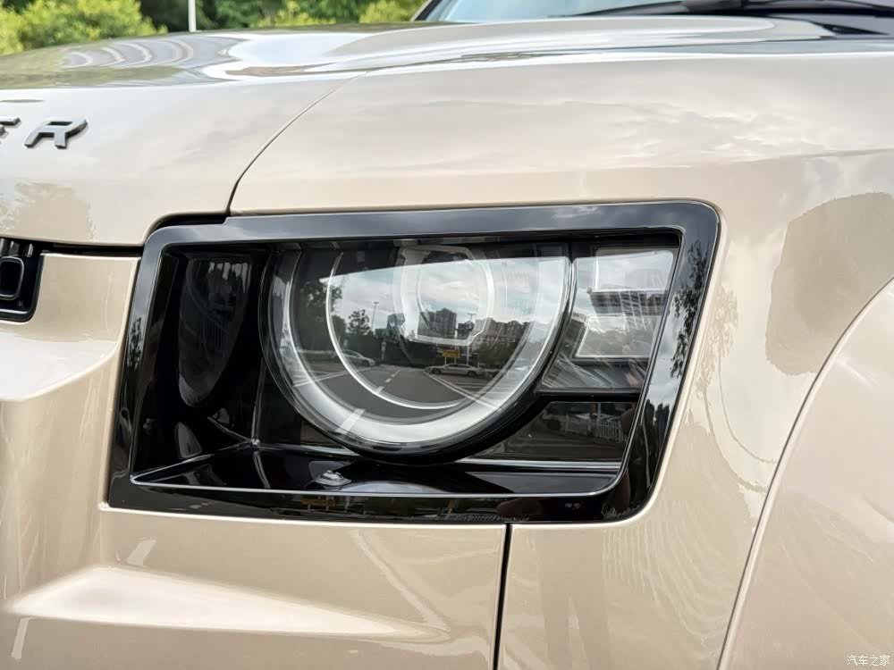 Land Rover Defender, 2026 6