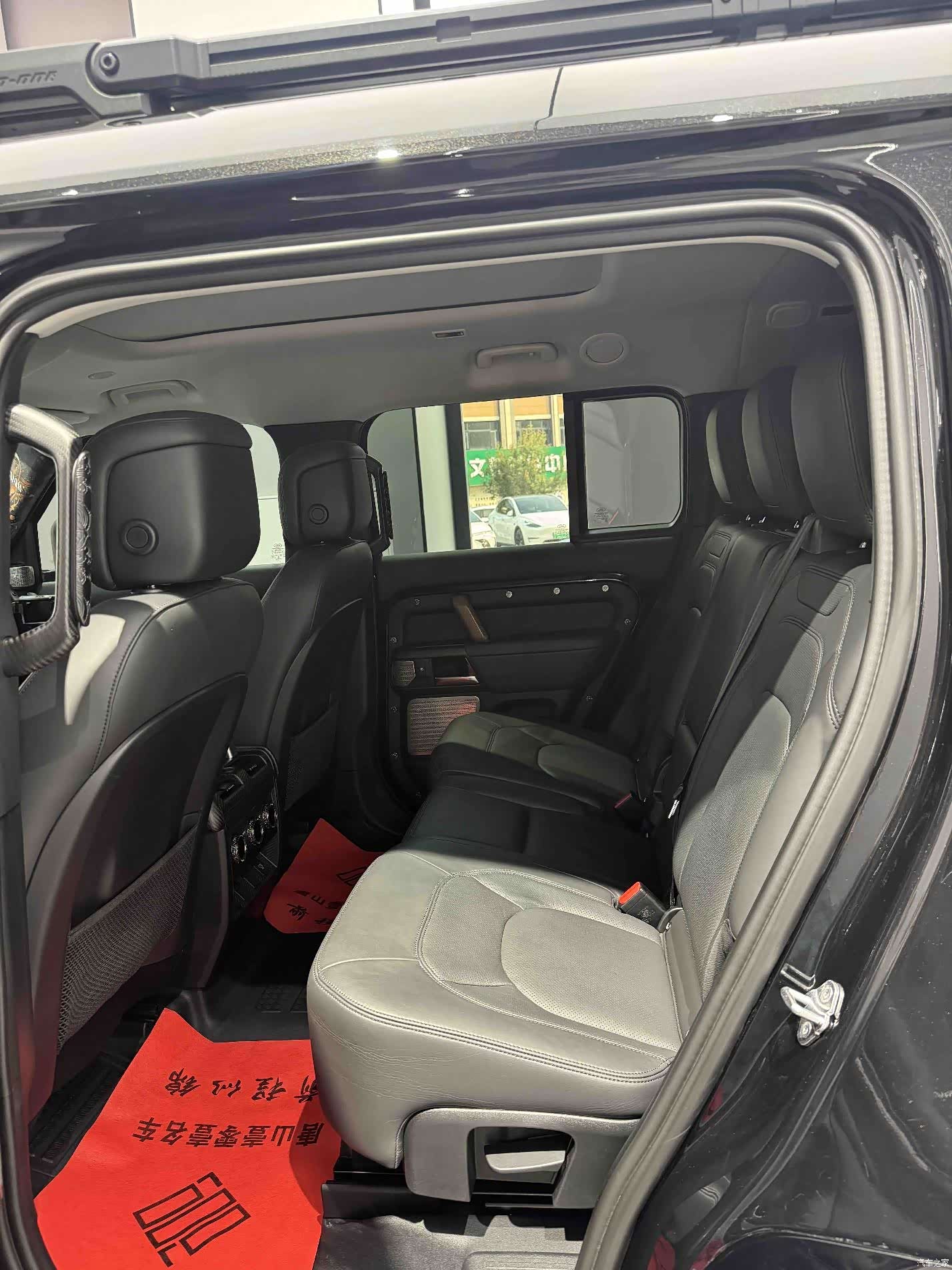 Land Rover Defender, 2023 23