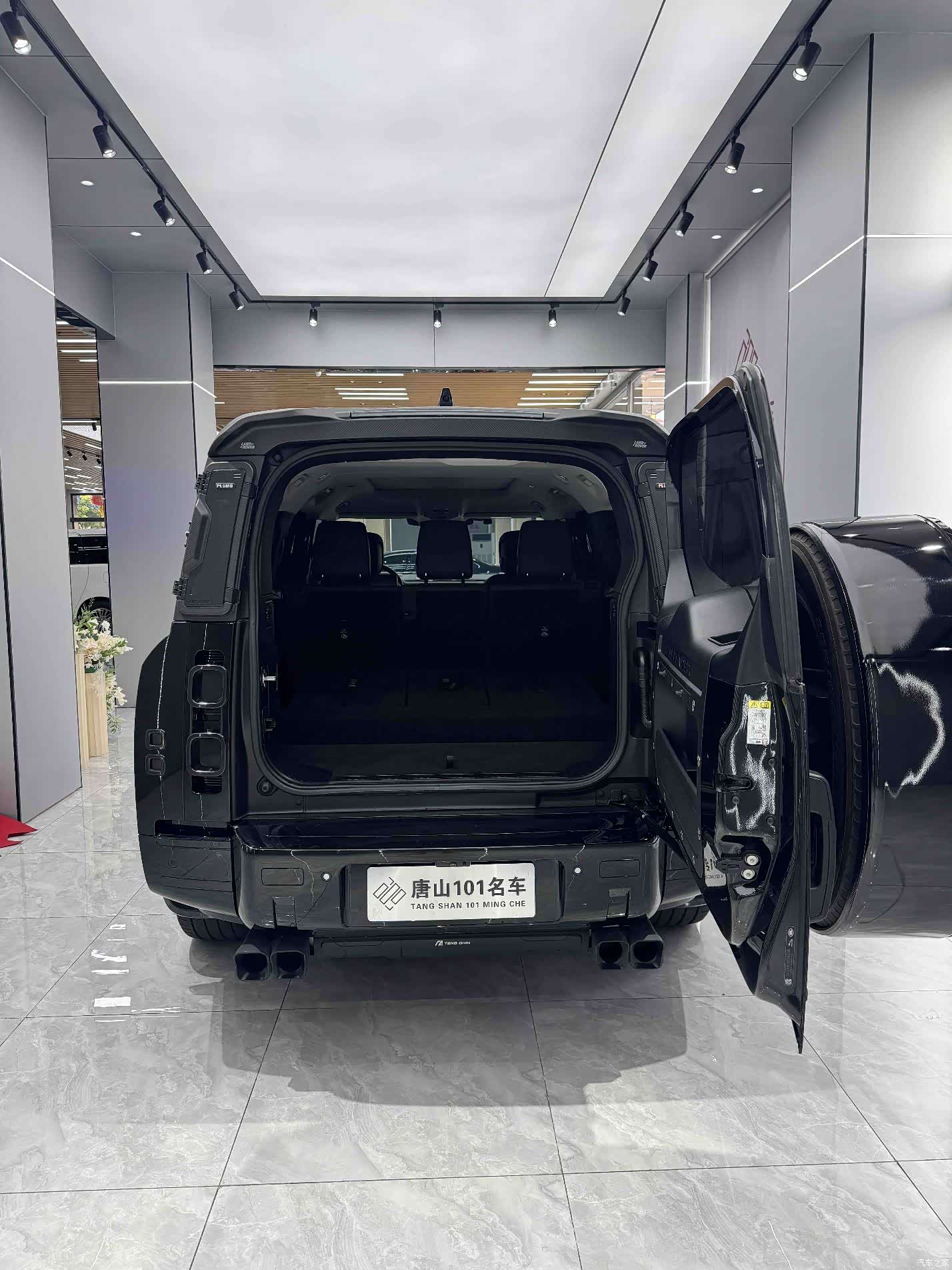 Land Rover Defender, 2023 10