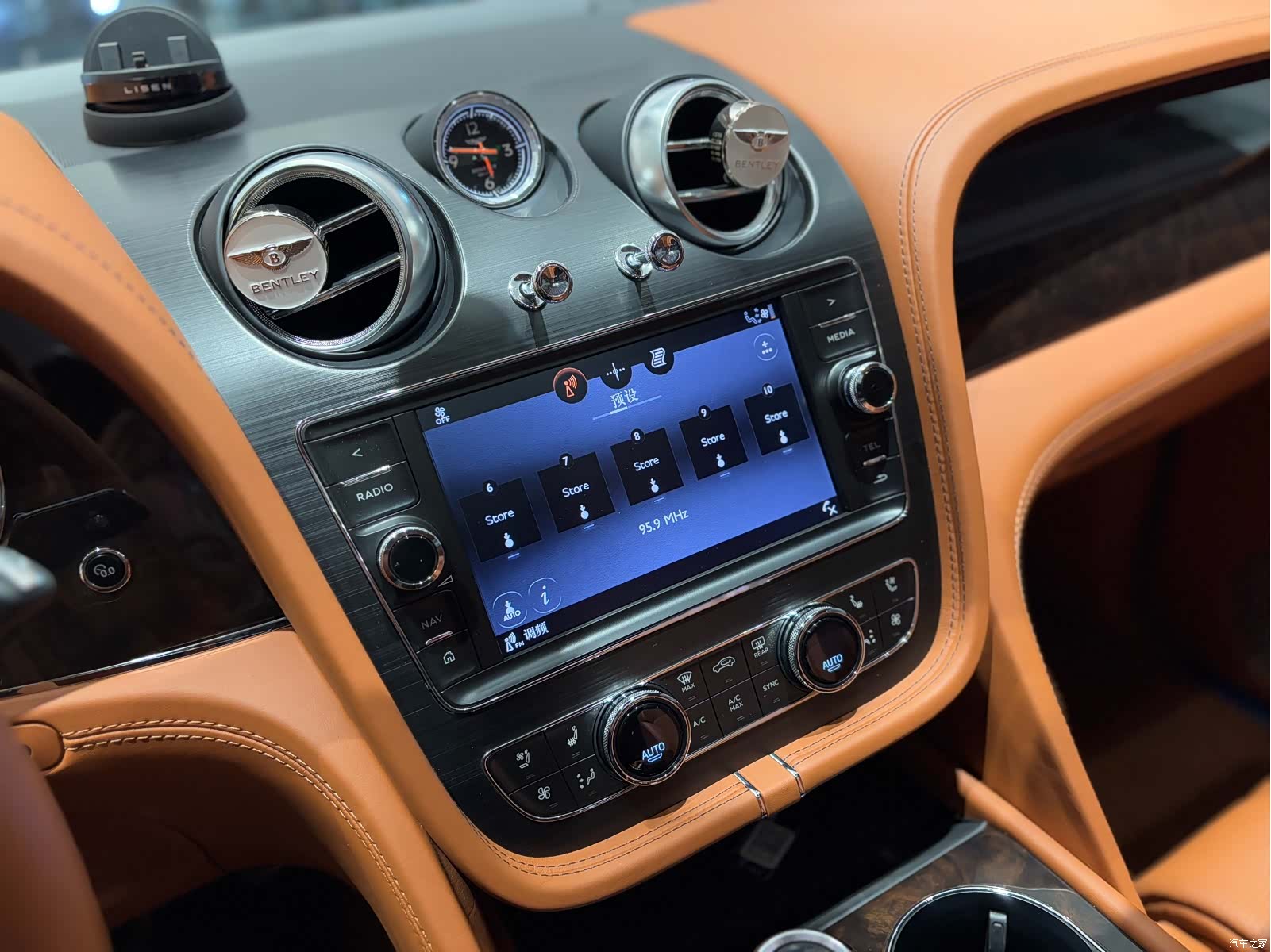 Bentley Bentayga, 2018 14