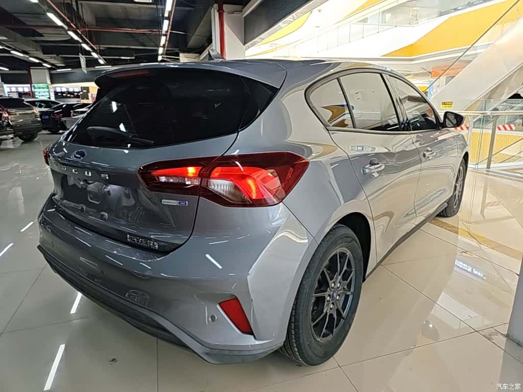 Ford Focus, 2022 7