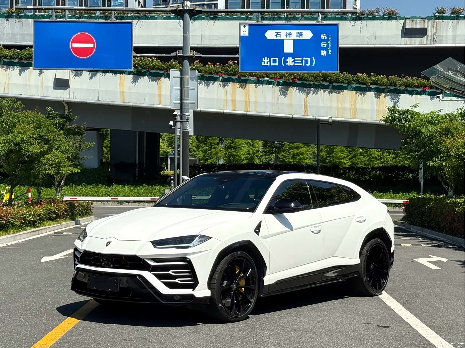 Lamborghini Urus, 2019 3