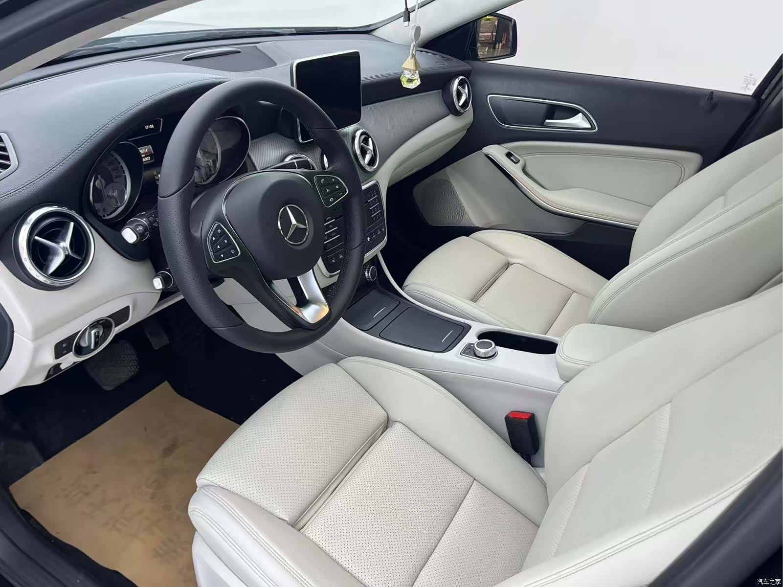 Mercedes-Benz GLA, 2017 все фото