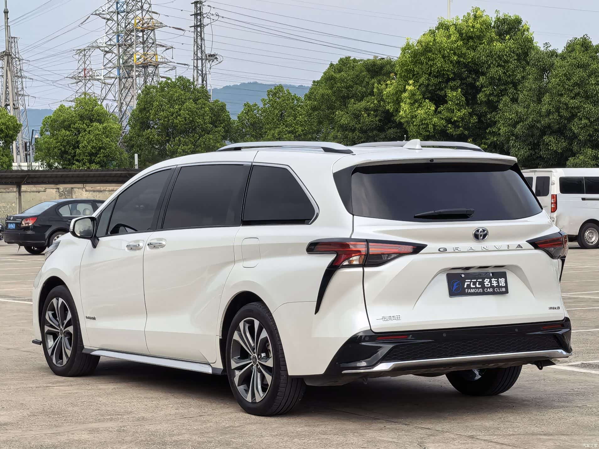 Toyota Granvia, 2024 все фото