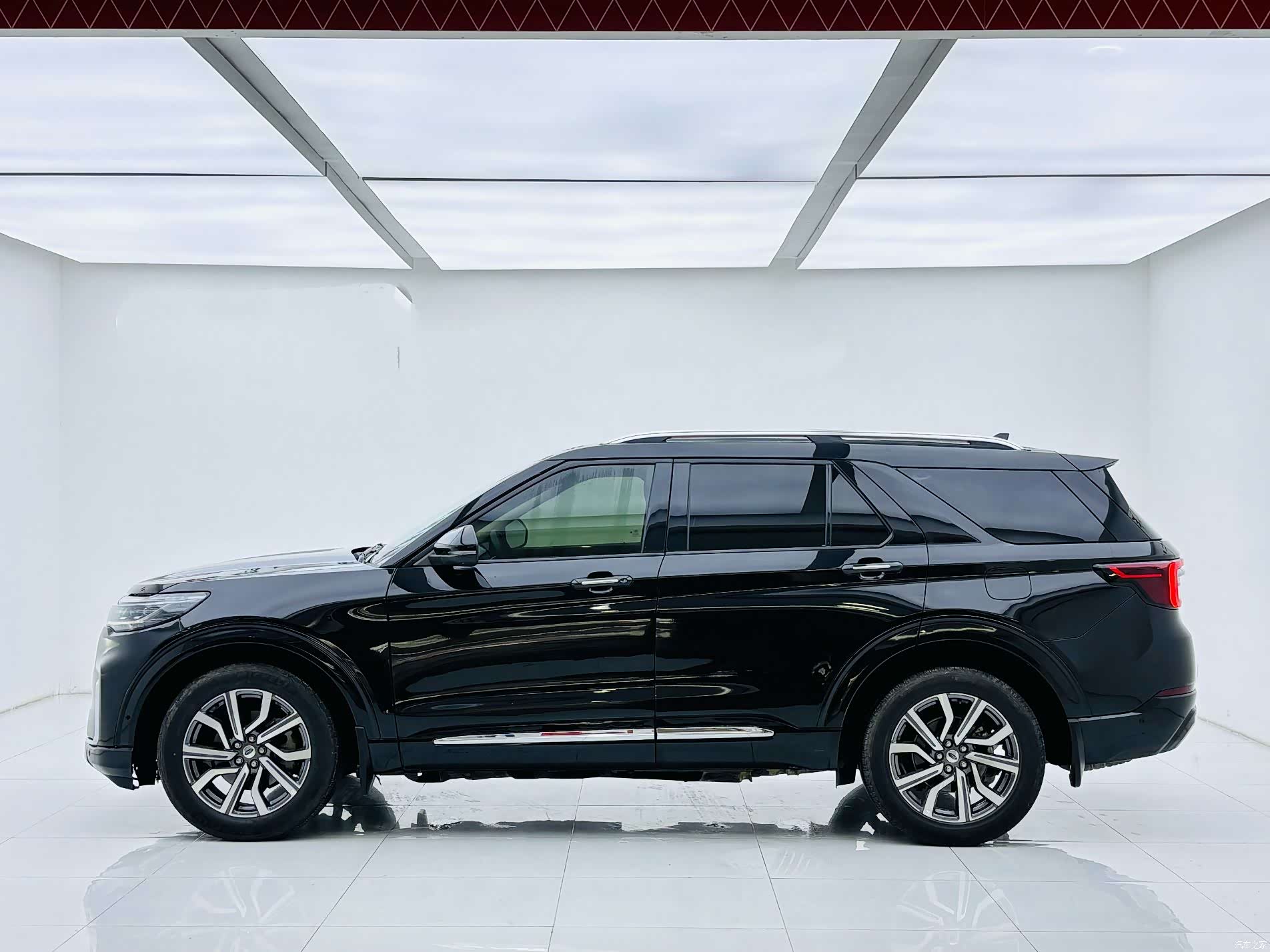 Ford Explorer, 2023 4