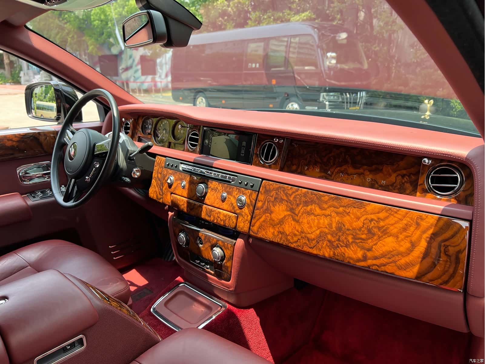 Rolls-Royce Phantom, 2015 11