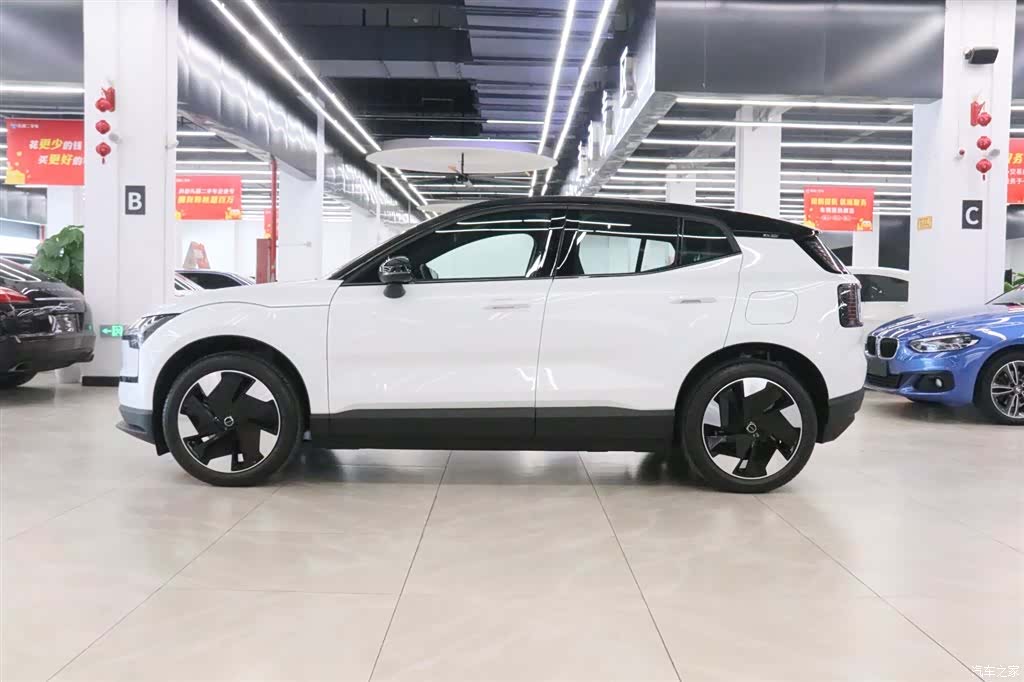 Volvo EX30, 2025 3