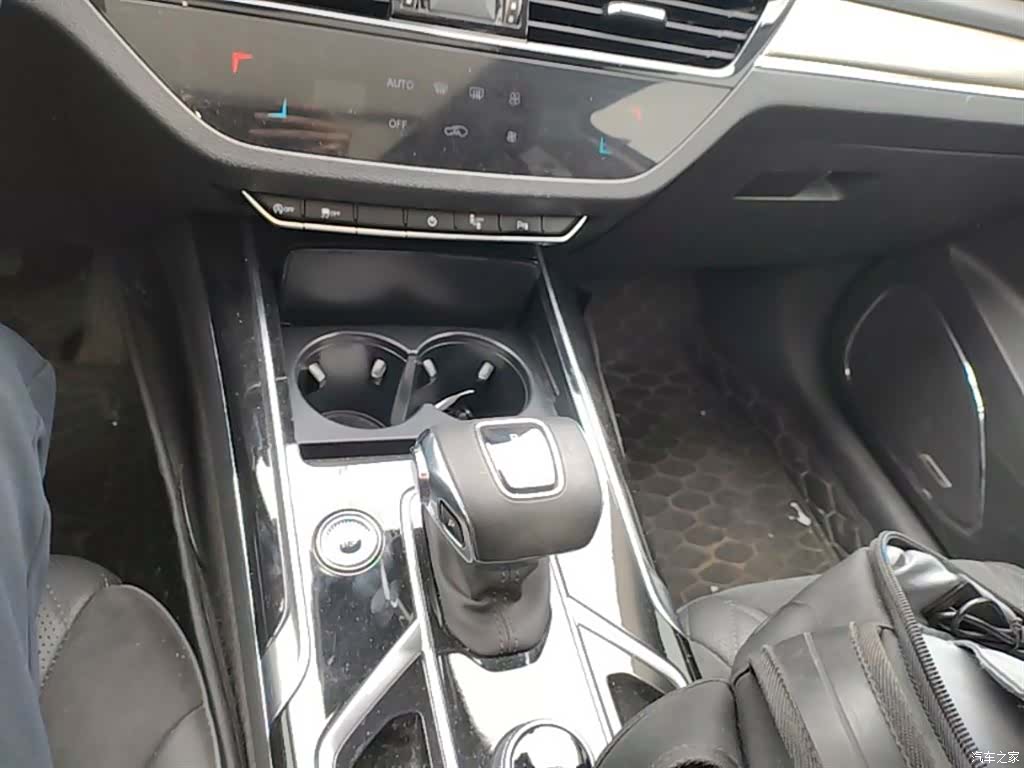 Hongqi HS5, 2022 14