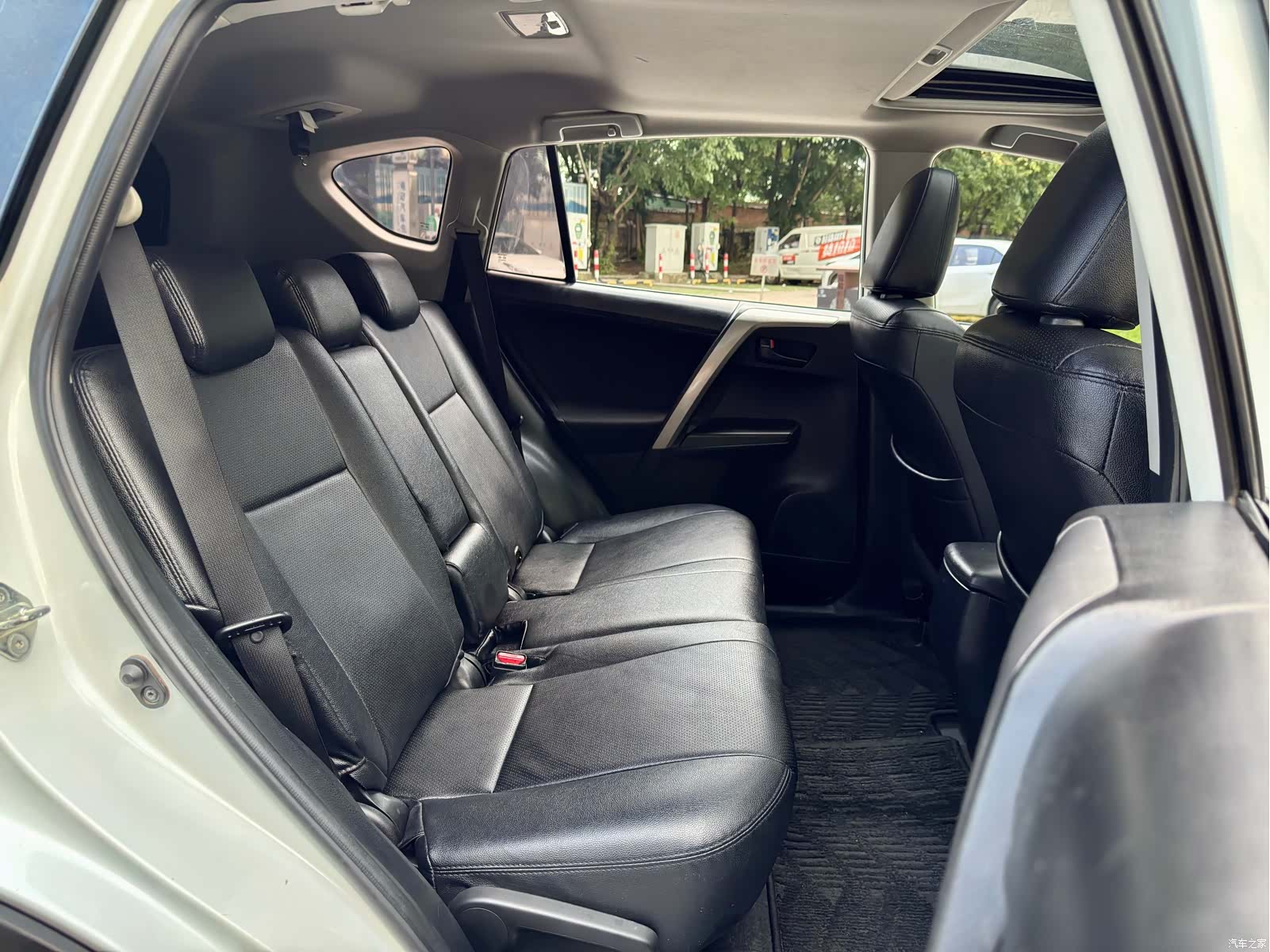 Toyota RAV4, 2017 15