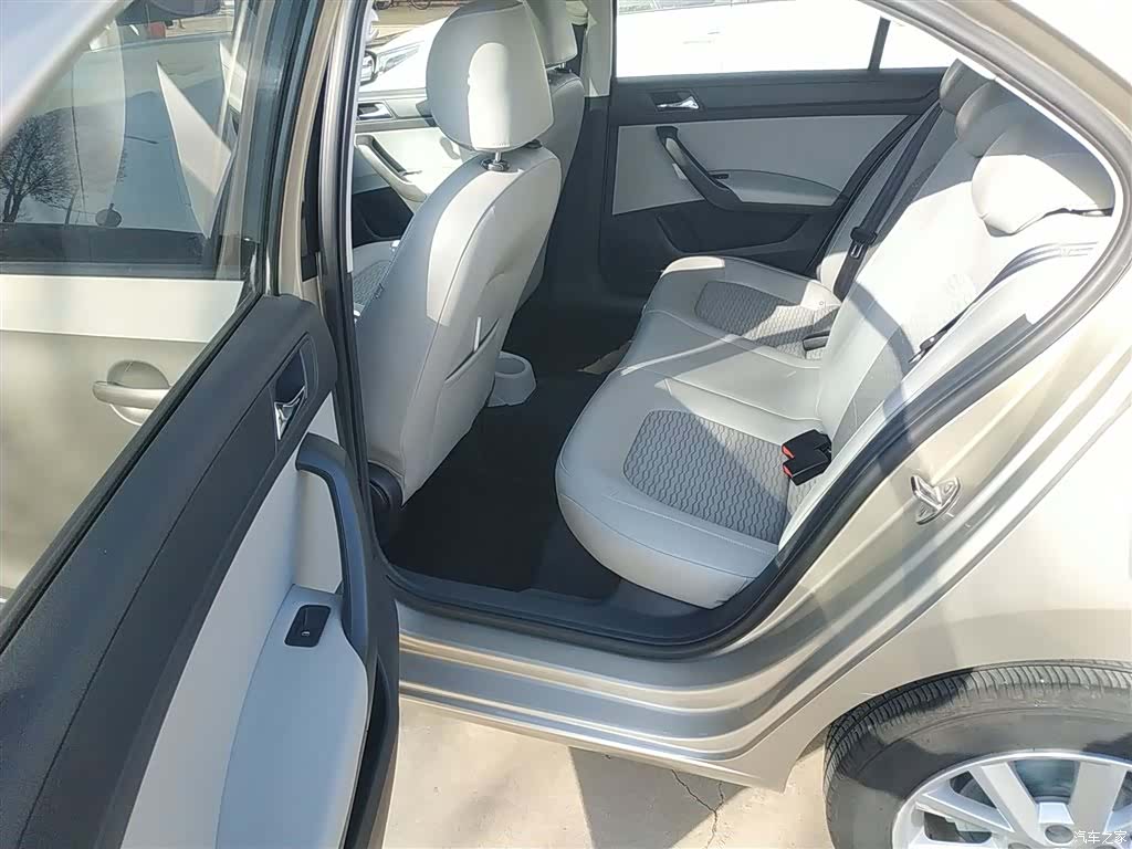 Skoda Rapid, 2015 17