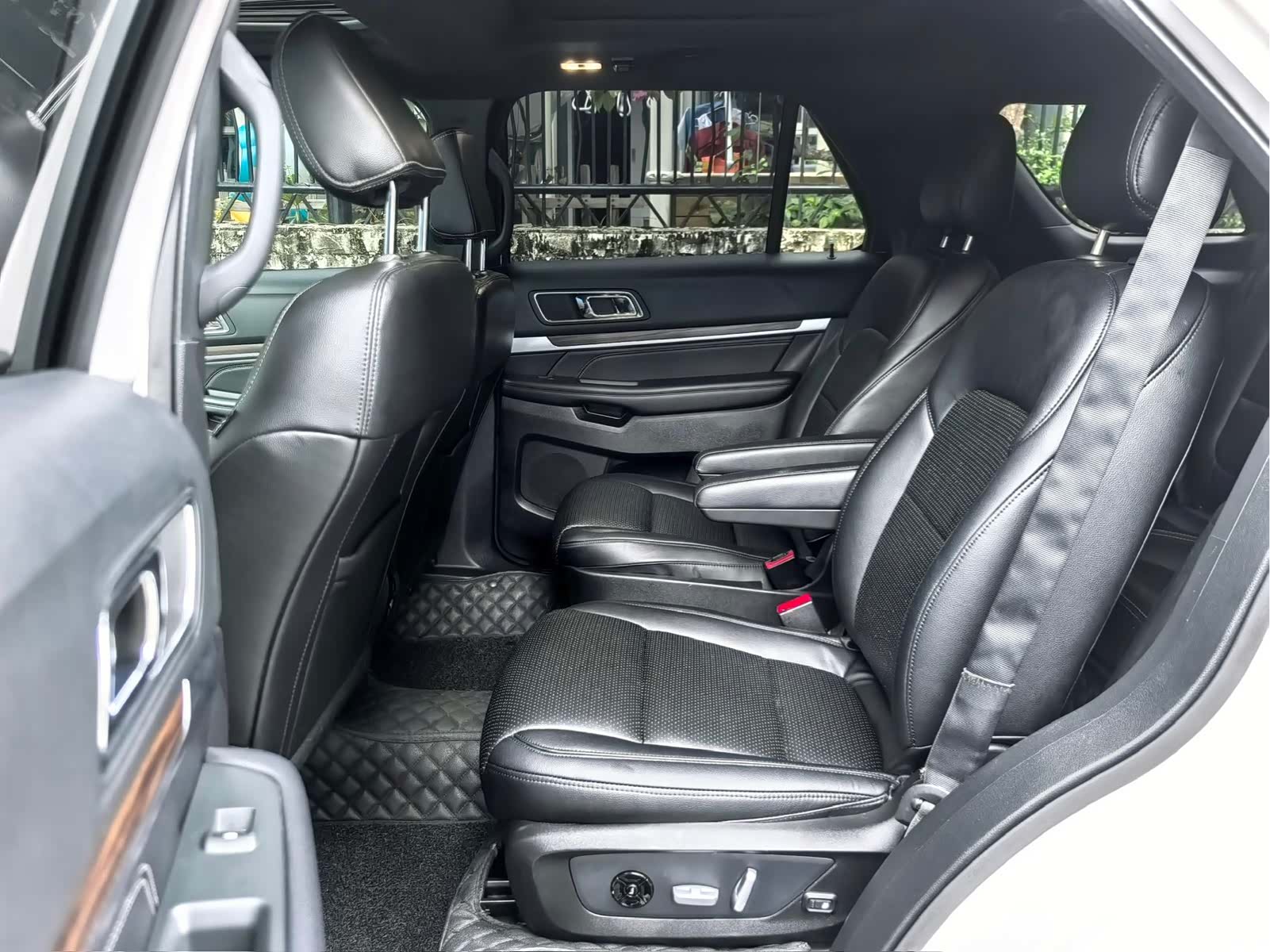 Ford Explorer, 2019 19