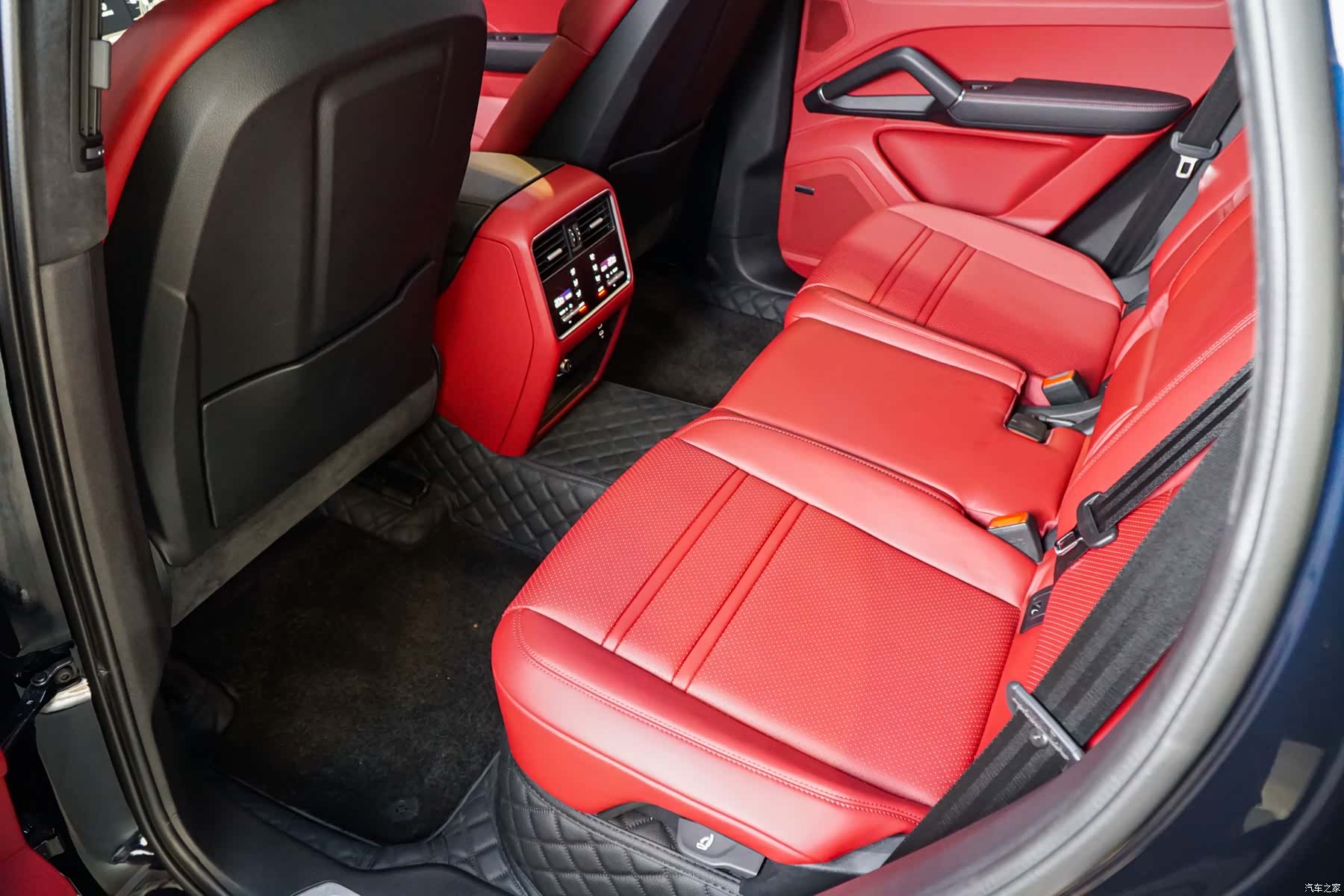 Porsche Cayenne, 2023 все фото