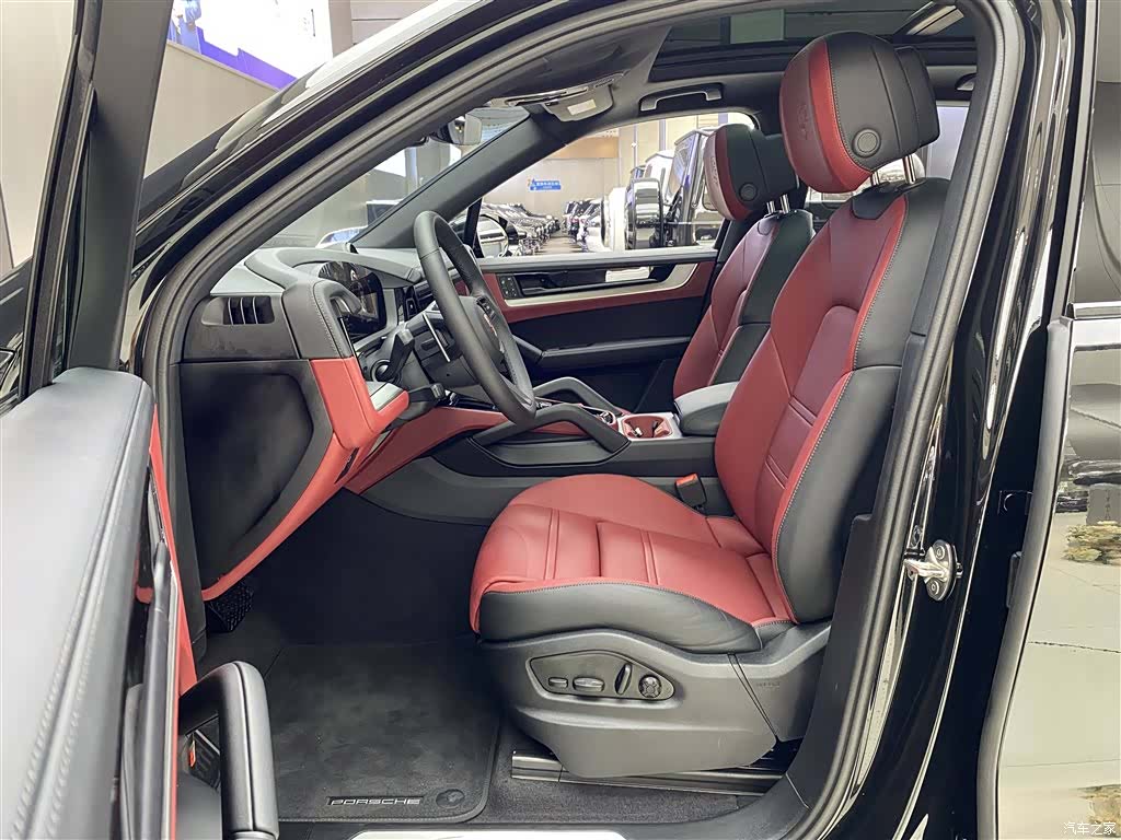 Porsche Cayenne, 2025 12