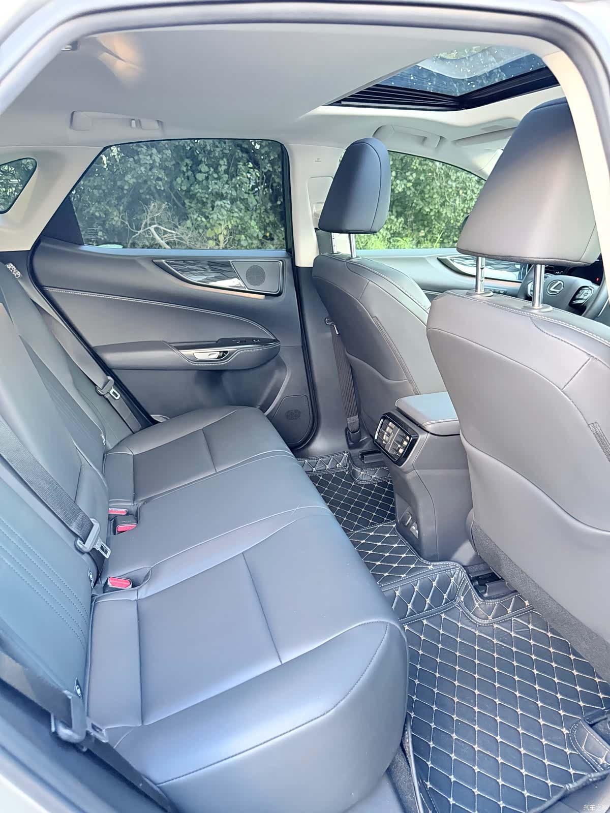 Lexus NX, 2025 13