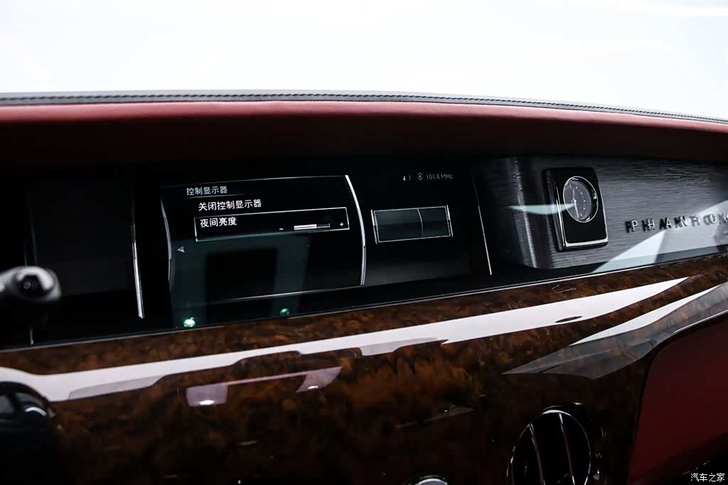 Rolls-Royce Phantom, 2022 8