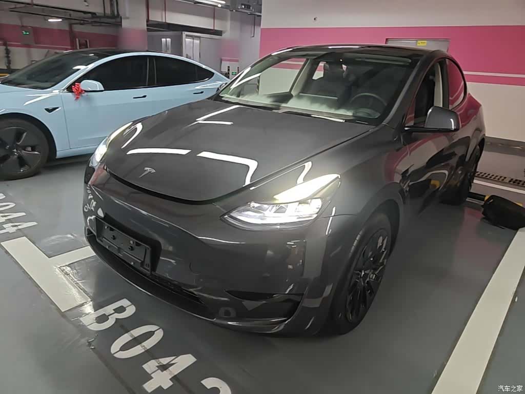 Tesla Model Y, 2023 1