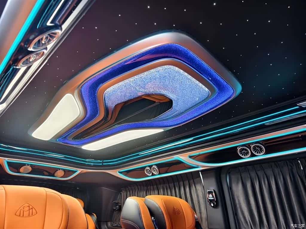 Mercedes-Benz 7, 2023 8