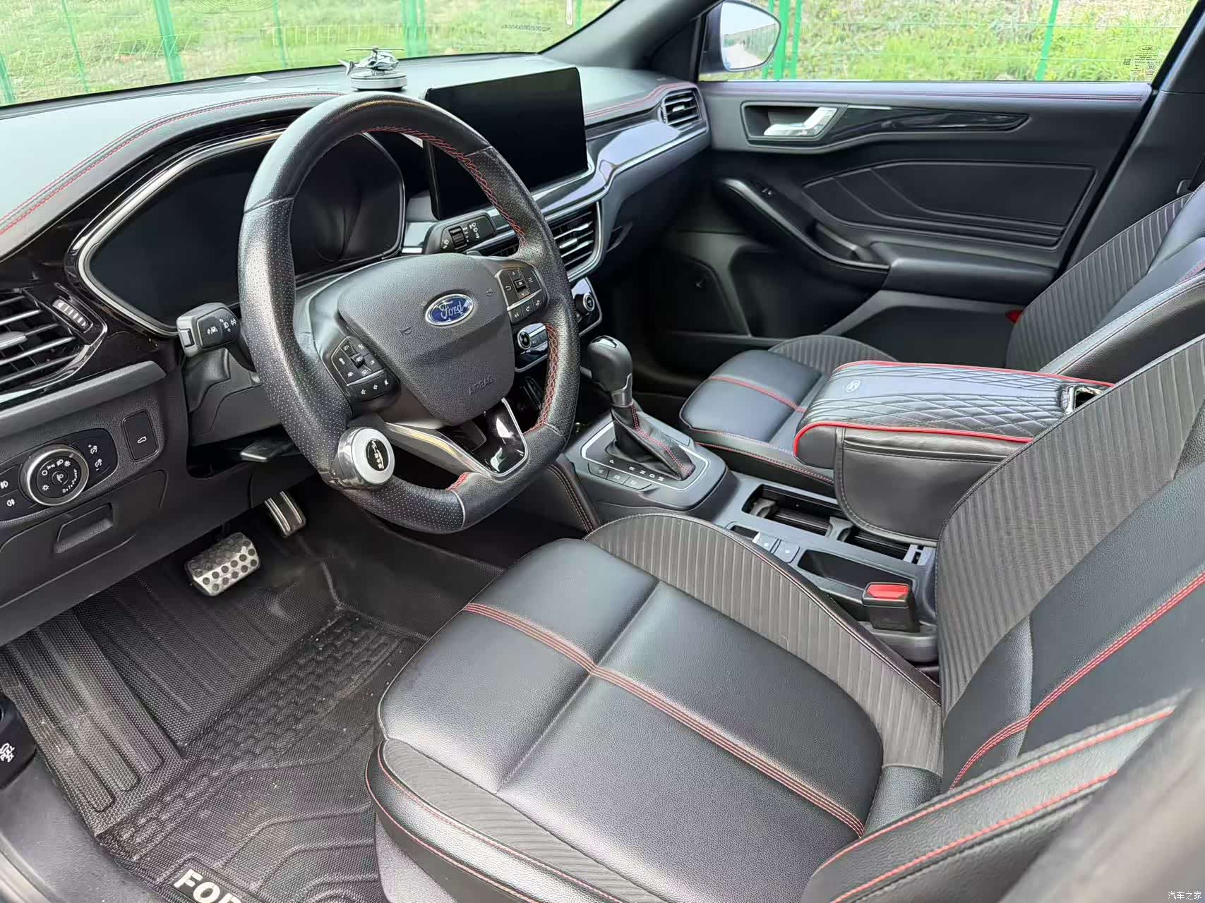 Ford Focus, 2022 7
