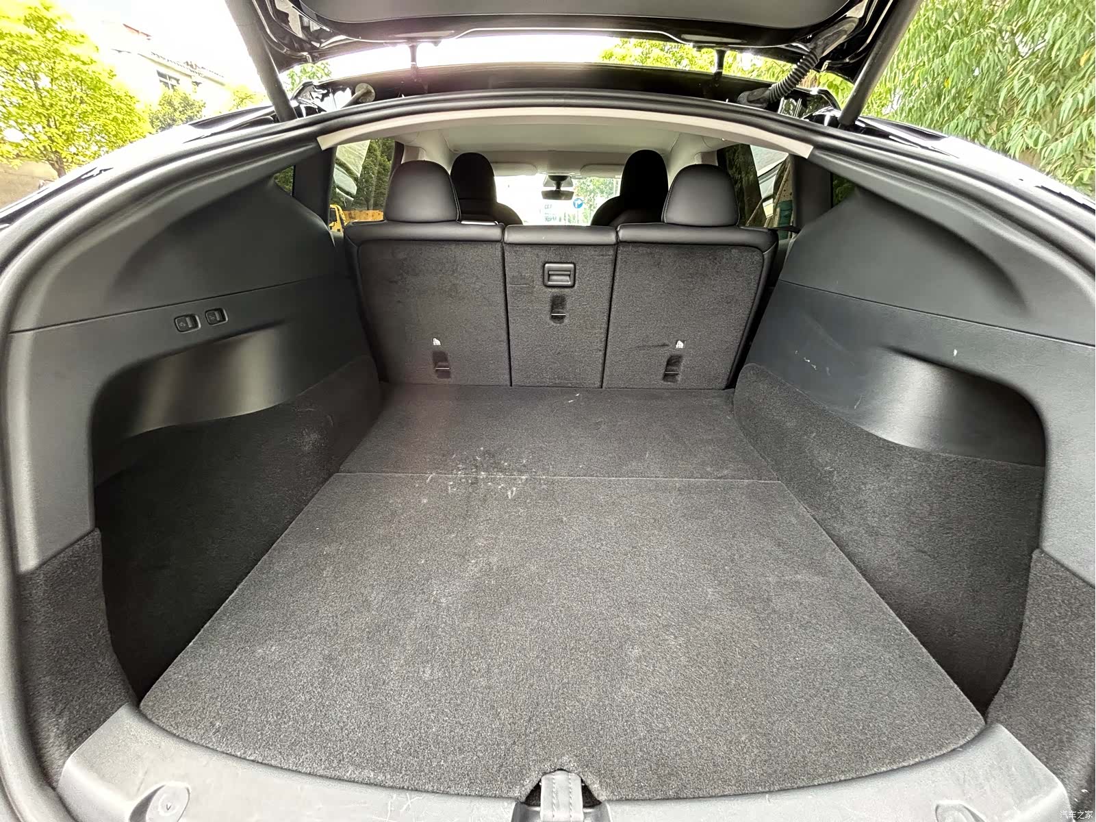 Tesla Model Y, 2023 15