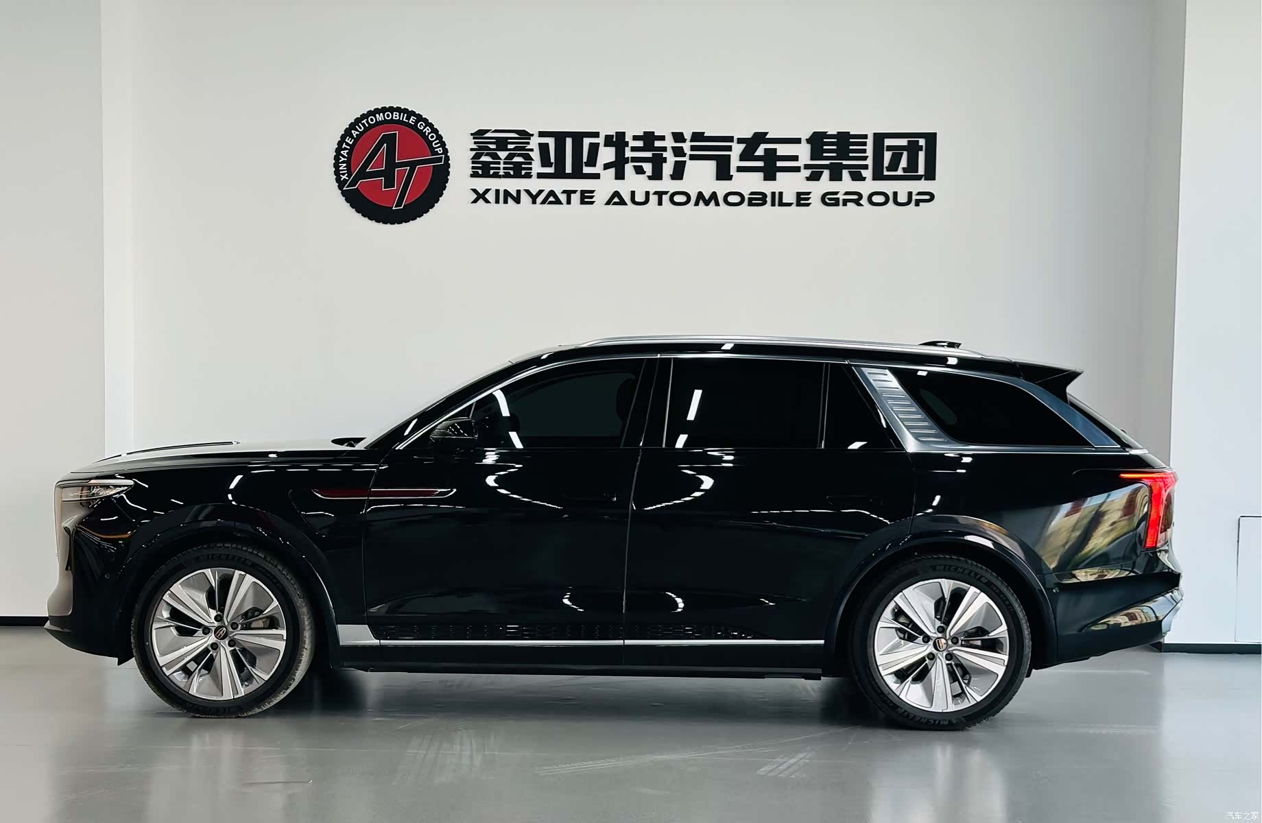 Hongqi E-HS9, 2023 4