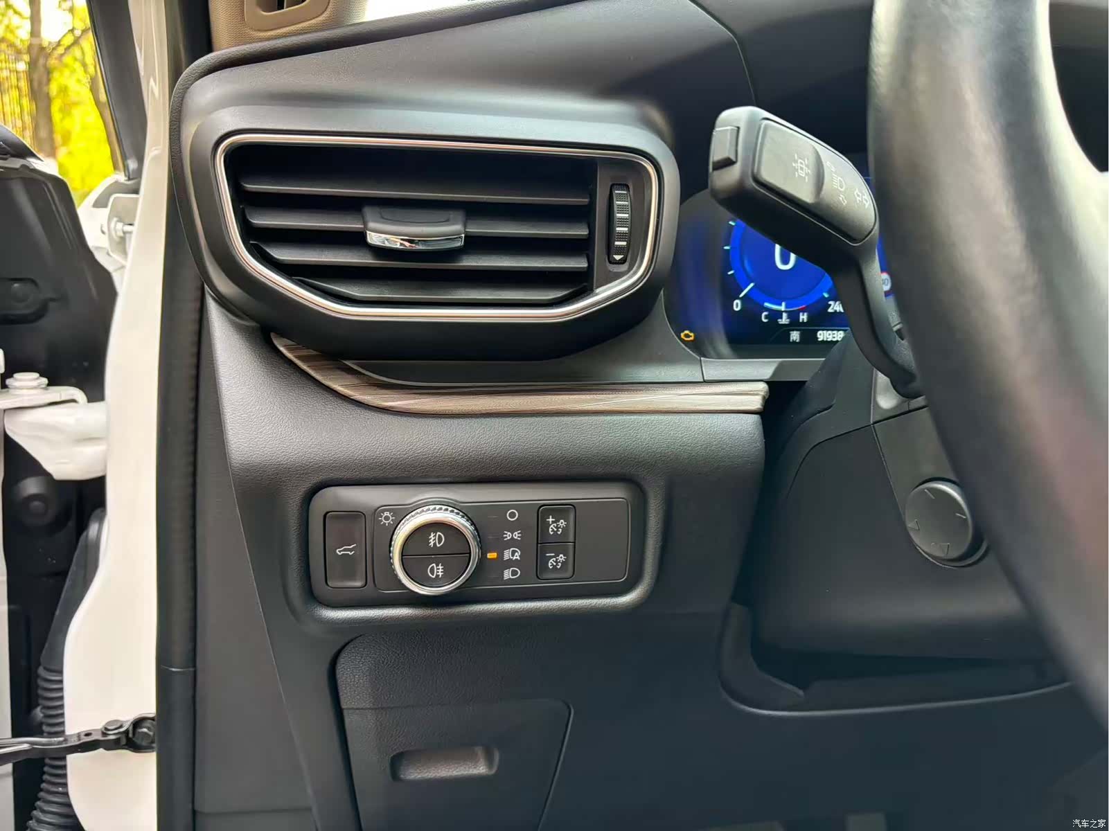 Ford Explorer, 2022 25