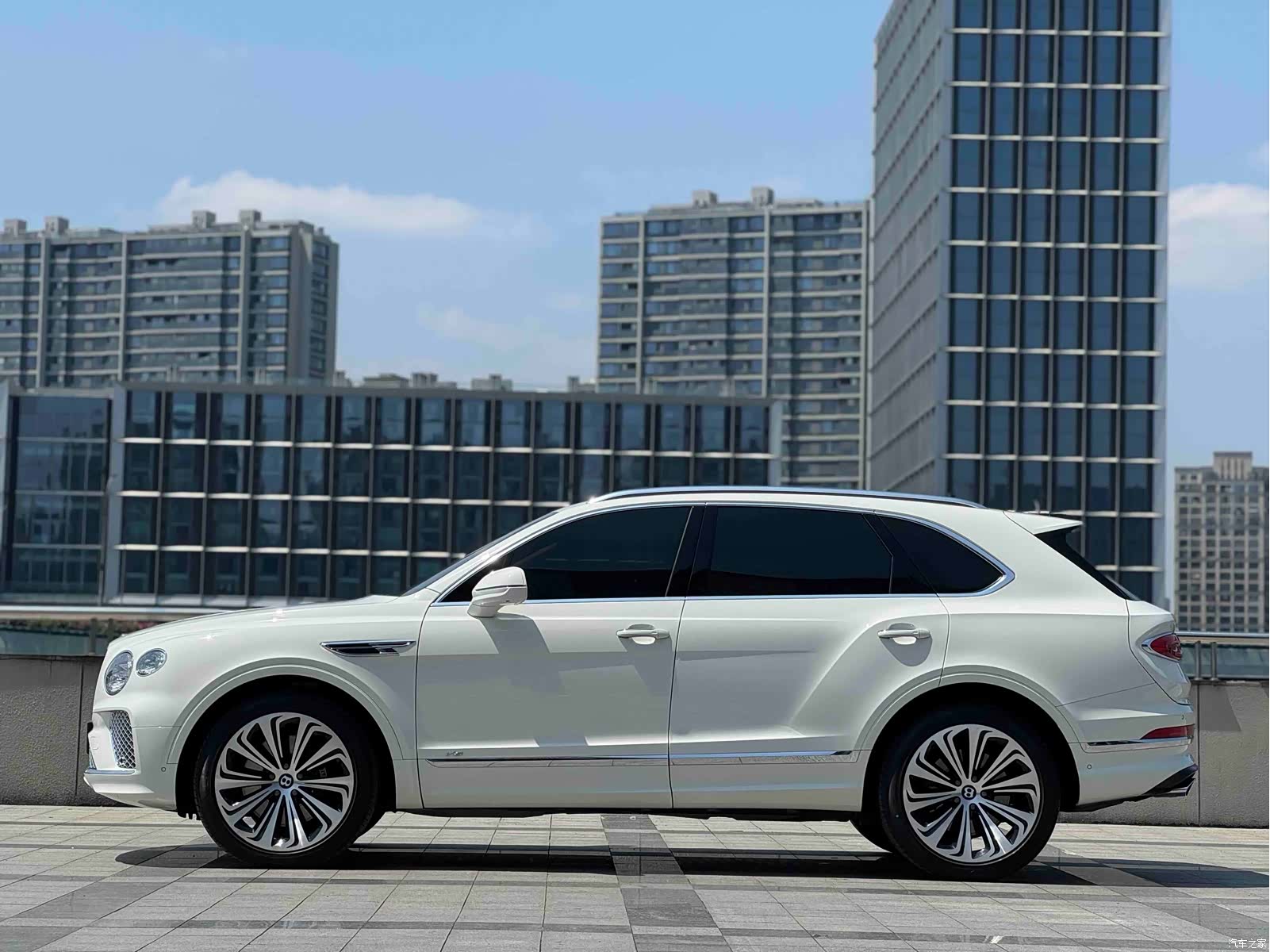 Bentley Bentayga, 2022 21