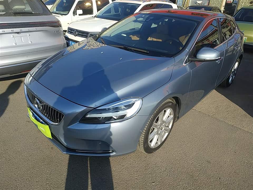 Volvo V40