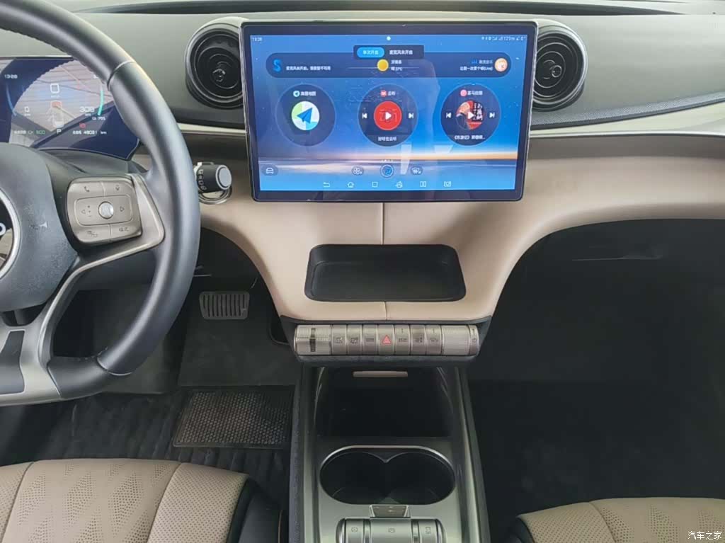 BYD Dolphin, 2023 13